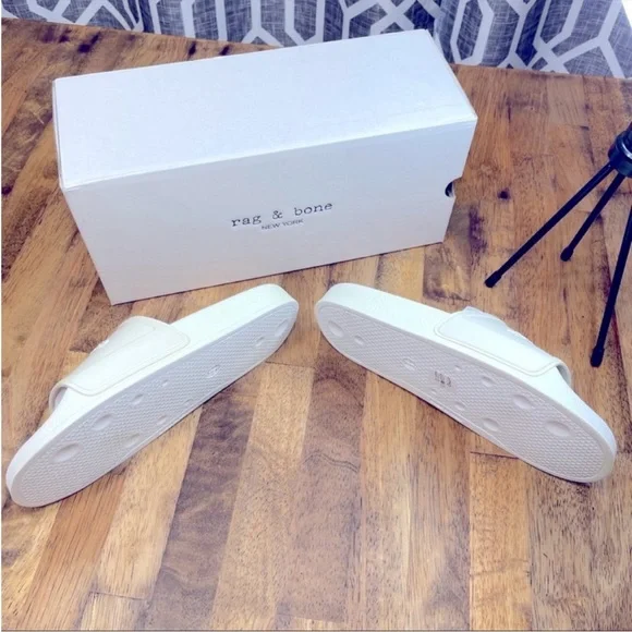 NWT rag & bone pool slide with logo. White. Size 6. Includes box - Picture 4 of 6